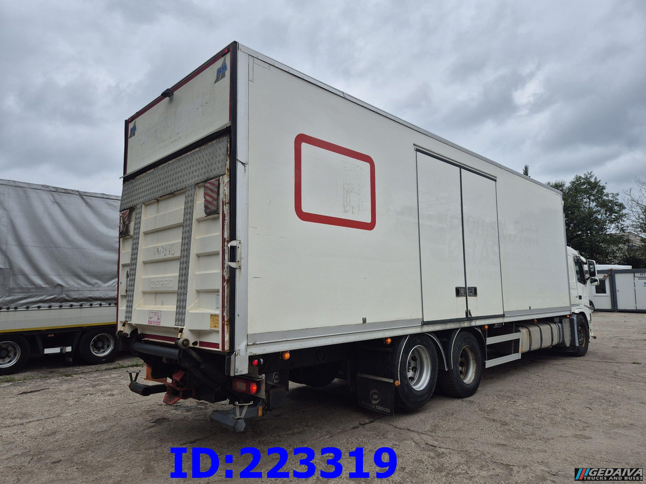 VOLVO FM13 380HP 6x2 Euro5 - Open side box - Koelwagen vrachtwagen: afbeelding 4 VOLVO FM13 380HP 6x2 Euro5 - Open side box - Koelwagen vrachtwagen: afbeelding 4