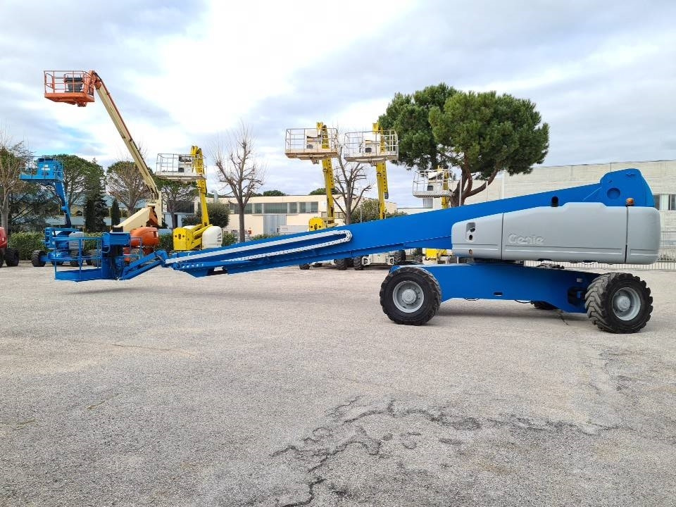 Genie S125 4WD - Telescoophoogwerker: afbeelding 1 Genie S125 4WD - Telescoophoogwerker: afbeelding 1
