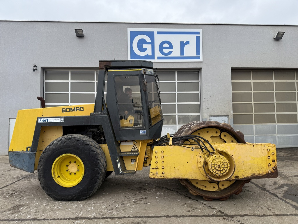 Bomag BW 217 PD-2 (111679) - Schapenpootwals/ Grondverdichter: afbeelding 4 Bomag BW 217 PD-2 (111679) - Schapenpootwals/ Grondverdichter: afbeelding 4