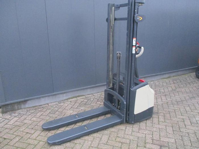 Crown WF 3000-1.0 TL - Stapelaar: afbeelding 2 Crown WF 3000-1.0 TL - Stapelaar: afbeelding 2