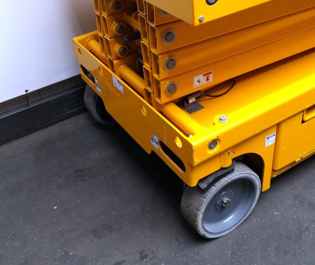 Haulotte Compact 12 - Schaarlift: afbeelding 3 Haulotte Compact 12 - Schaarlift: afbeelding 3