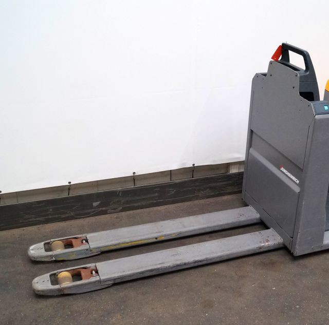 Jungheinrich ECE225 - Orderverzameltruck: afbeelding 3 Jungheinrich ECE225 - Orderverzameltruck: afbeelding 3