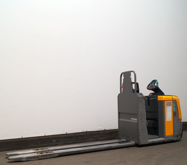 Jungheinrich ECE225 - Orderverzameltruck: afbeelding 1 Jungheinrich ECE225 - Orderverzameltruck: afbeelding 1