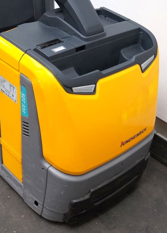 Jungheinrich ECE225 - Orderverzameltruck: afbeelding 4 Jungheinrich ECE225 - Orderverzameltruck: afbeelding 4