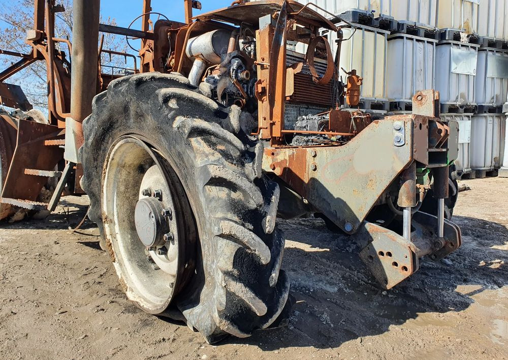 Claas Ares Renault 556 wał blok silnik głowica most zwolnica skrzynia - Versnellingsbak voor Landbouwmachine: afbeelding 2 Claas Ares Renault 556 wał blok silnik głowica most zwolnica skrzynia - Versnellingsbak voor Landbouwmachine: afbeelding 2