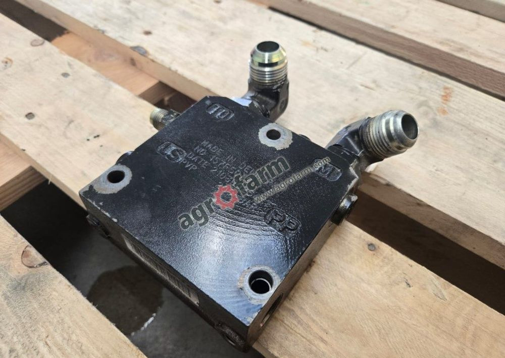 Pokrywa końcowa Valtra T170, T171, T140 - Hydraulica: afbeelding 2 Pokrywa końcowa Valtra T170, T171, T140 - Hydraulica: afbeelding 2