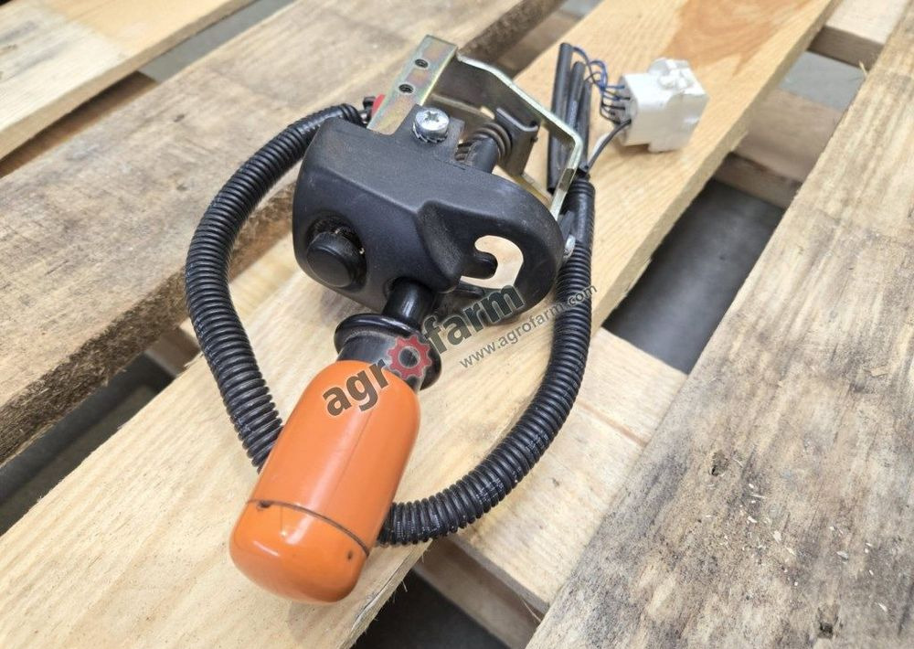 Przełącznik rewersu Valtra T171, T181, T191, 8550 - Elektrisch systeem: afbeelding 2 Przełącznik rewersu Valtra T171, T181, T191, 8550 - Elektrisch systeem: afbeelding 2