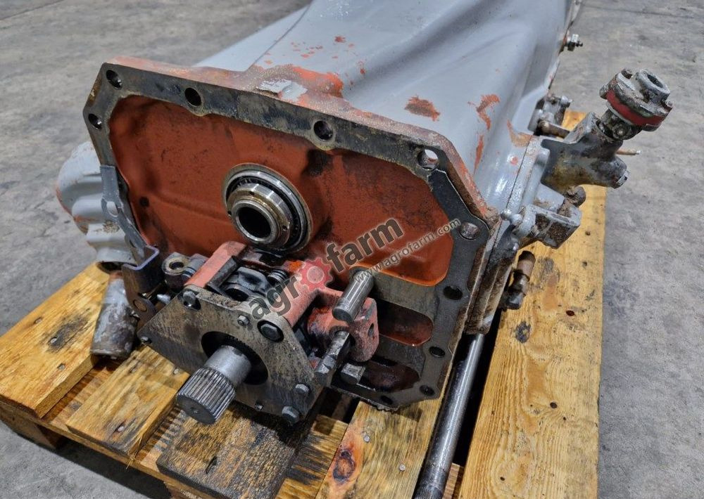 Skrzynia biegów Massey Ferguson 2640 - Versnellingsbak: afbeelding 1 Skrzynia biegów Massey Ferguson 2640 - Versnellingsbak: afbeelding 1