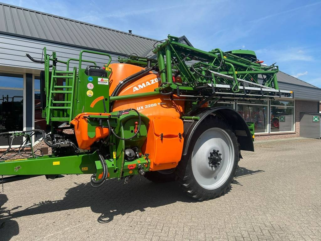 Amazone UX 3200 Super - Getrokken veldspuit: afbeelding 1 Amazone UX 3200 Super - Getrokken veldspuit: afbeelding 1