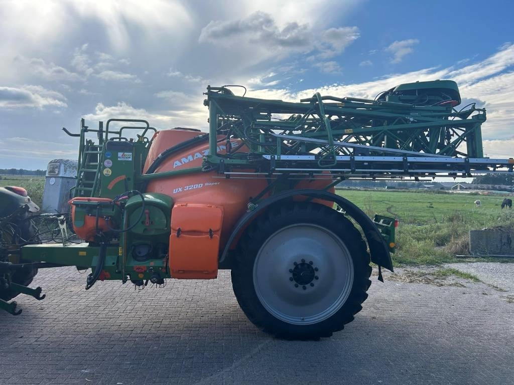 Amazone UX 3200 Super - Getrokken veldspuit: afbeelding 5 Amazone UX 3200 Super - Getrokken veldspuit: afbeelding 5