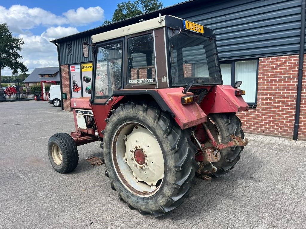 International 744 - Tractor: afbeelding 3 International 744 - Tractor: afbeelding 3