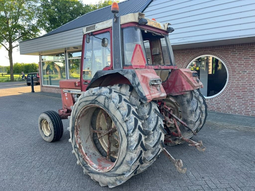 International 844 - Tractor: afbeelding 3 International 844 - Tractor: afbeelding 3