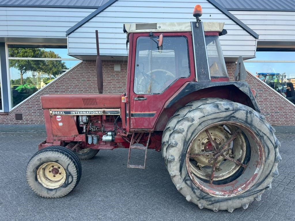 International 844 - Tractor: afbeelding 2 International 844 - Tractor: afbeelding 2