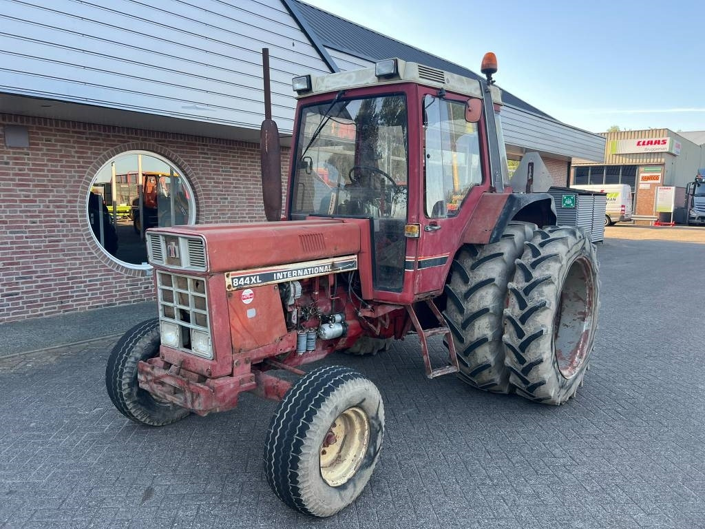 International 844 - Tractor: afbeelding 1 International 844 - Tractor: afbeelding 1