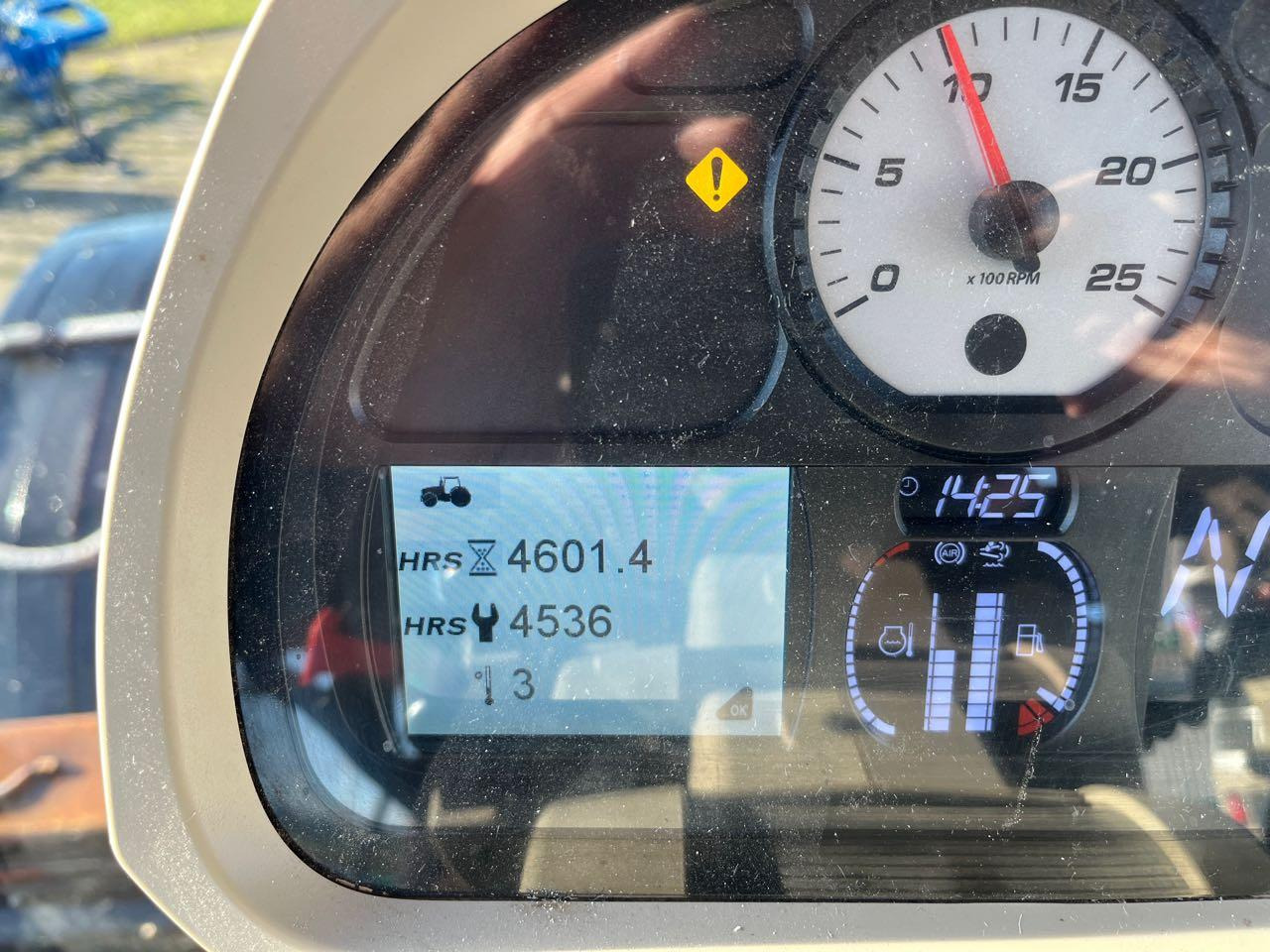 Massey Ferguson 8727 Dyna-VT - Tractor: afbeelding 4 Massey Ferguson 8727 Dyna-VT - Tractor: afbeelding 4