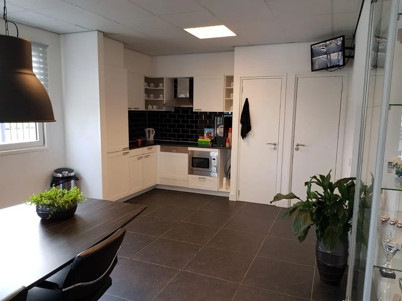 Bosch 100M2 COMPLETE OFFICE UNIT, FOTOS BEFORE AND AFTER / 2OFFICE + TOILET + KITCHEN + KANTOOR - Wooncontainer: afbeelding 5 Bosch 100M2 COMPLETE OFFICE UNIT, FOTOS BEFORE AND AFTER / 2OFFICE + TOILET + KITCHEN + KANTOOR - Wooncontainer: afbeelding 5