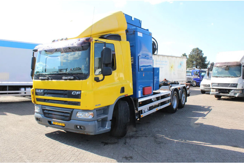 DAF CF 75 .310 + 6X2 STEERING - Vuilniswagen: afbeelding 4 DAF CF 75 .310 + 6X2 STEERING - Vuilniswagen: afbeelding 4