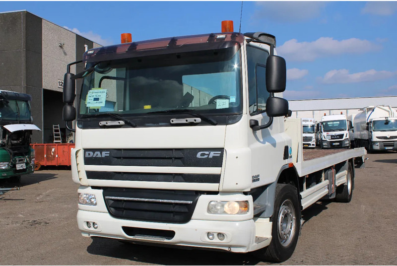DAF CF 75.310 + HYDROLIC PLATFORM + EURO 5 + REMOTE + MANUAL - Autovrachtwagen vrachtwagen: afbeelding 4 DAF CF 75.310 + HYDROLIC PLATFORM + EURO 5 + REMOTE + MANUAL - Autovrachtwagen vrachtwagen: afbeelding 4
