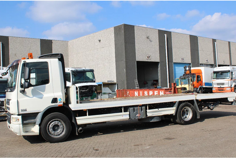 DAF CF 75.310 + HYDROLIC PLATFORM + EURO 5 + REMOTE + MANUAL - Autovrachtwagen vrachtwagen: afbeelding 3 DAF CF 75.310 + HYDROLIC PLATFORM + EURO 5 + REMOTE + MANUAL - Autovrachtwagen vrachtwagen: afbeelding 3