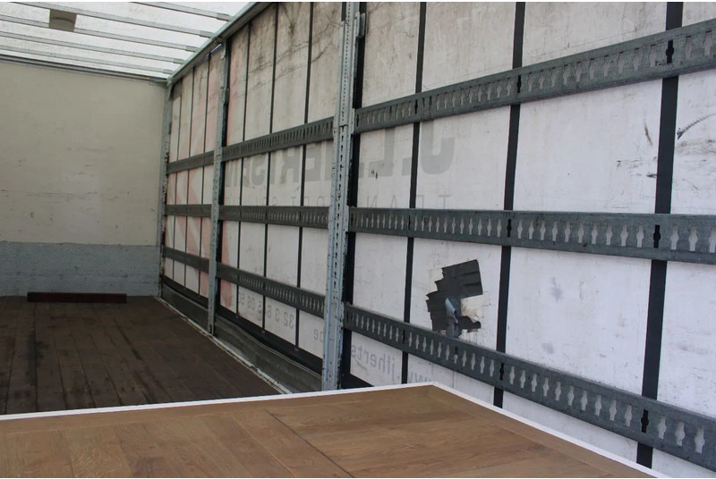 Iveco Eurocargo 120E21 + euro 6 + lift + closed/curtain - Schuifzeilen vrachtwagen: afbeelding 5 Iveco Eurocargo 120E21 + euro 6 + lift + closed/curtain - Schuifzeilen vrachtwagen: afbeelding 5