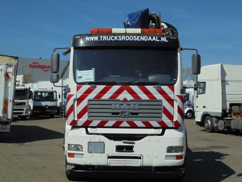 MAN TGA 41.460 1e Owner + Manual + Fassi F800XP 6x hydr. + Winch + hoogzit 8x4 + Low KM + Remote + FLY-JIB Prepared - Kraanwagen: afbeelding 2 MAN TGA 41.460 1e Owner + Manual + Fassi F800XP 6x hydr. + Winch + hoogzit 8x4 + Low KM + Remote + FLY-JIB Prepared - Kraanwagen: afbeelding 2