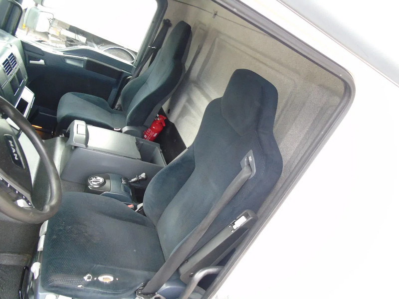 MAN TGL 12.250 + EURO 5 + LIFT - Bakwagen: afbeelding 2 MAN TGL 12.250 + EURO 5 + LIFT - Bakwagen: afbeelding 2