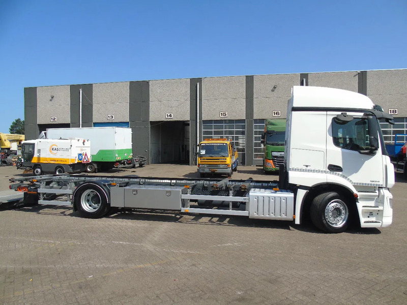 Mercedes-Benz Actros 1924 + lift + euro 6 - Containertransporter/ Wissellaadbak vrachtwagen: afbeelding 3 Mercedes-Benz Actros 1924 + lift + euro 6 - Containertransporter/ Wissellaadbak vrachtwagen: afbeelding 3