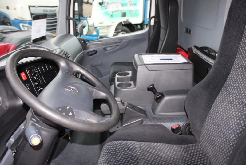 Mercedes-Benz Atego 1018 + LIFT - Bakwagen: afbeelding 3 Mercedes-Benz Atego 1018 + LIFT - Bakwagen: afbeelding 3