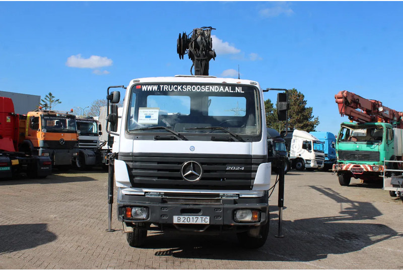 Mercedes-Benz SK 2024 + HIAB 125 + MANUAL - Kraanwagen: afbeelding 2 Mercedes-Benz SK 2024 + HIAB 125 + MANUAL - Kraanwagen: afbeelding 2