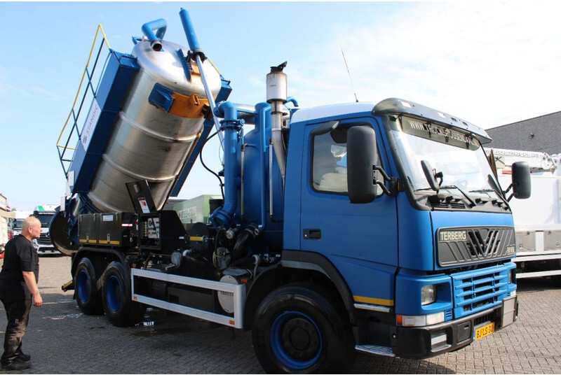 Terberg FM 1450 WITTIG VACUM SYSTEM + TIPPER + FULLY WORKING + EURO 2 + ADR + 11,34m3 - Vacuümwagen: afbeelding 2 Terberg FM 1450 WITTIG VACUM SYSTEM + TIPPER + FULLY WORKING + EURO 2 + ADR + 11,34m3 - Vacuümwagen: afbeelding 2