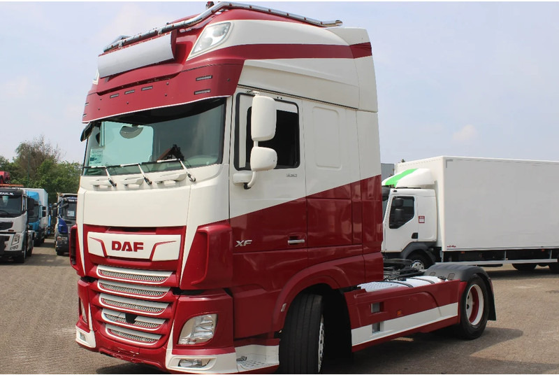 DAF XF 106.530 + euro 6 + spoiler + top truck (G314) - Trekker: afbeelding 2 DAF XF 106.530 + euro 6 + spoiler + top truck (G314) - Trekker: afbeelding 2