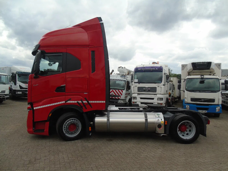 Iveco S-WAY 460 + LNG + 10 PIECES IN STOCK - Trekker: afbeelding 4 Iveco S-WAY 460 + LNG + 10 PIECES IN STOCK - Trekker: afbeelding 4