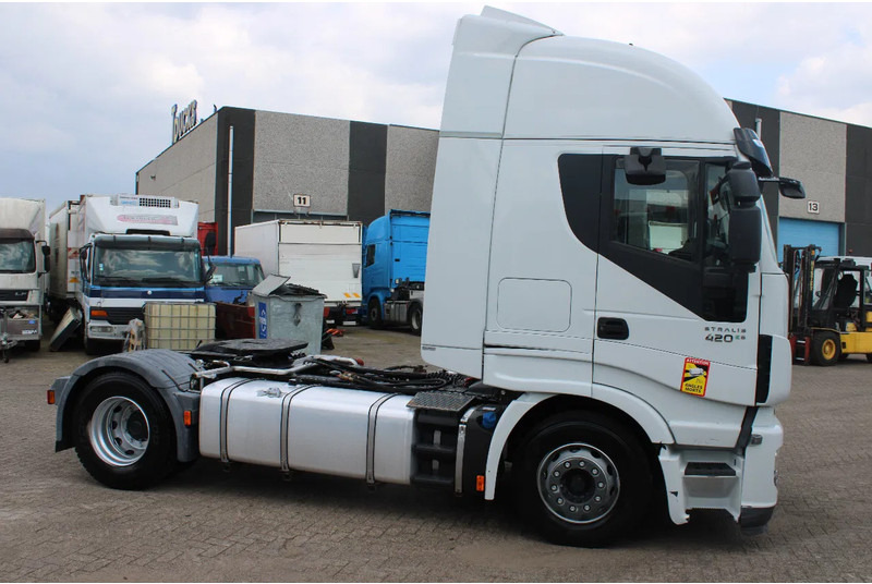 Iveco Stralis 420 + EURO 6 + 338.000 KM + Nl apk 02-2025 --- - Trekker: afbeelding 4 Iveco Stralis 420 + EURO 6 + 338.000 KM + Nl apk 02-2025 --- - Trekker: afbeelding 4