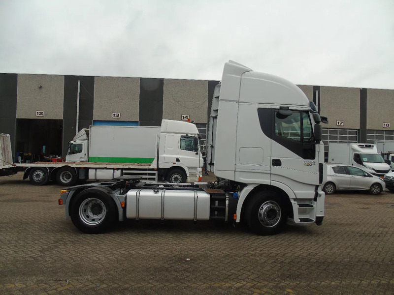 Iveco Stralis 420 + euro 6 - Trekker: afbeelding 3 Iveco Stralis 420 + euro 6 - Trekker: afbeelding 3