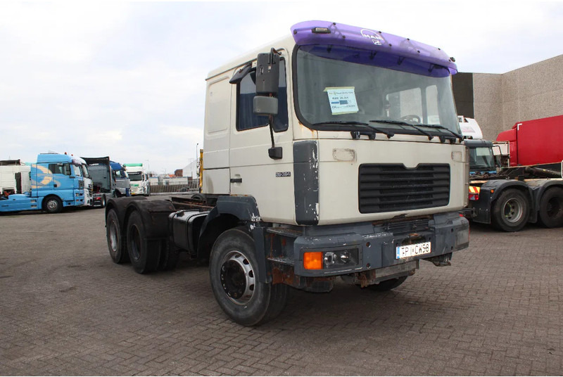 MAN F 26.364 + 6X4 + BIG AXLE + EURO 2 + MANUAL - Trekker: afbeelding 4 MAN F 26.364 + 6X4 + BIG AXLE + EURO 2 + MANUAL - Trekker: afbeelding 4