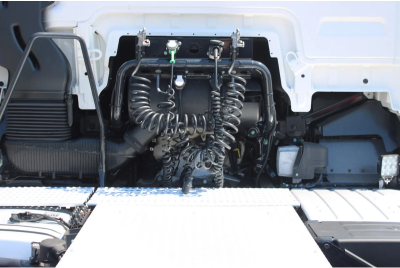 Interieur foto 1: Trekker MAN TGX 24.420 + EURO 6 + 6x2
