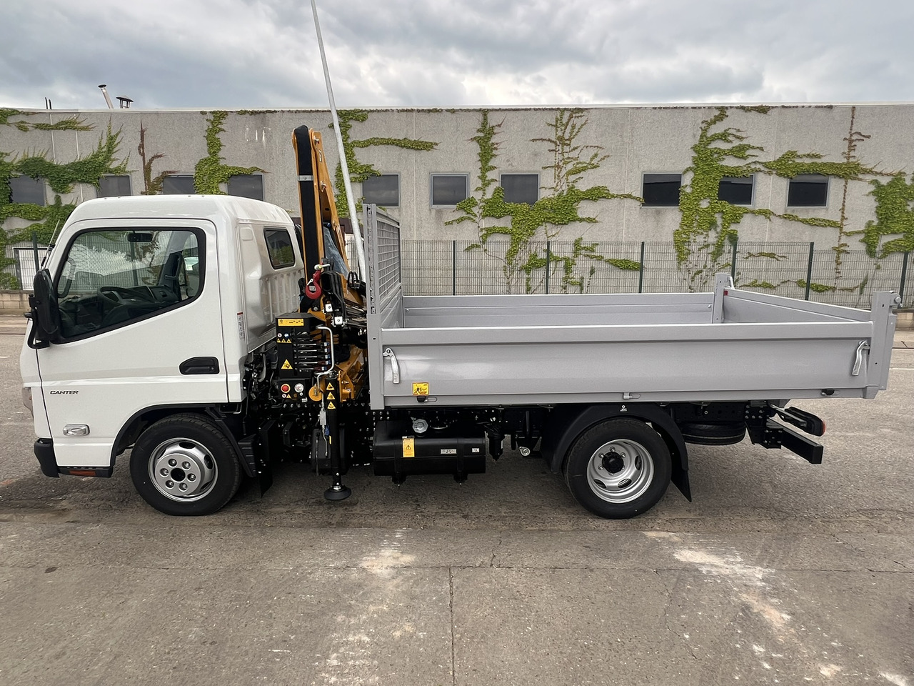 FUSO 35 3S - Kraanwagen: afbeelding 2 FUSO 35 3S - Kraanwagen: afbeelding 2