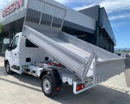 Nissan - Kipper vrachtwagen: afbeelding 2 Nissan - Kipper vrachtwagen: afbeelding 2