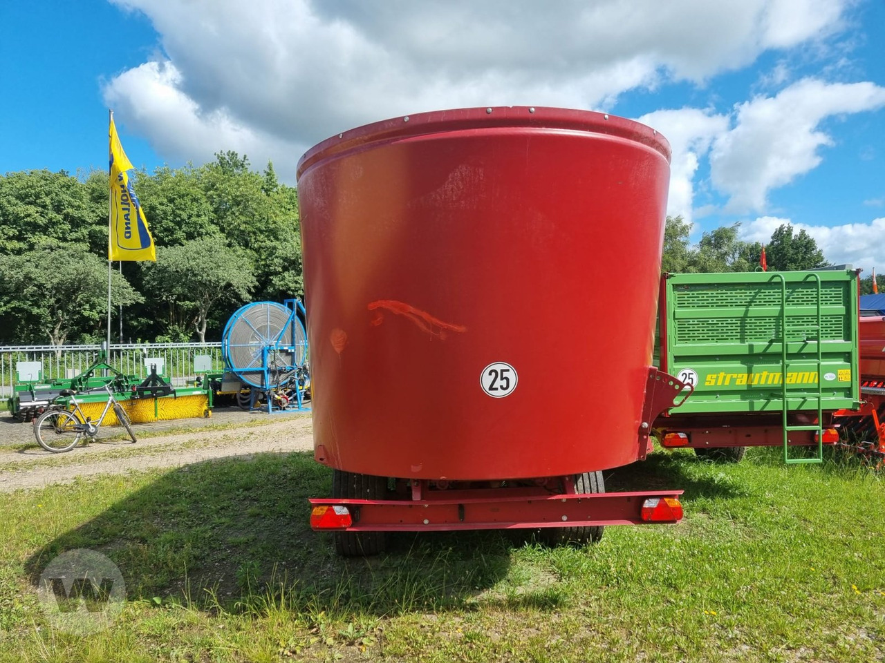 Strautmann Verti Mix 2401 Double - Voermengwagen: afbeelding 4 Strautmann Verti Mix 2401 Double - Voermengwagen: afbeelding 4