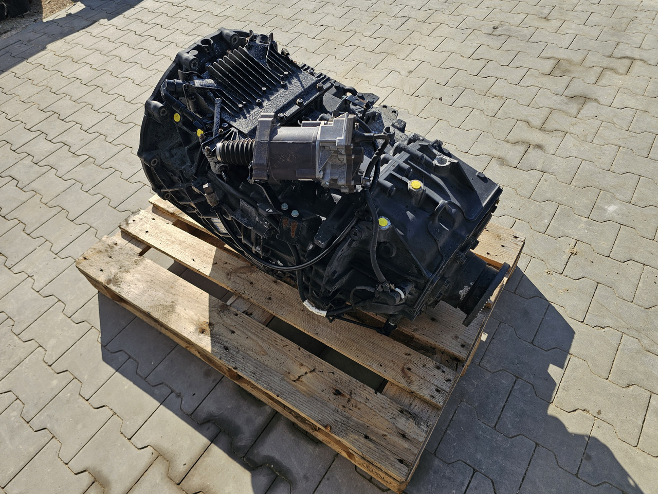 MAN TGX TGS / ZF ASTRONIC 12AS2130TD / COMPLETE - Versnellingsbak: afbeelding 4 MAN TGX TGS / ZF ASTRONIC 12AS2130TD / COMPLETE - Versnellingsbak: afbeelding 4