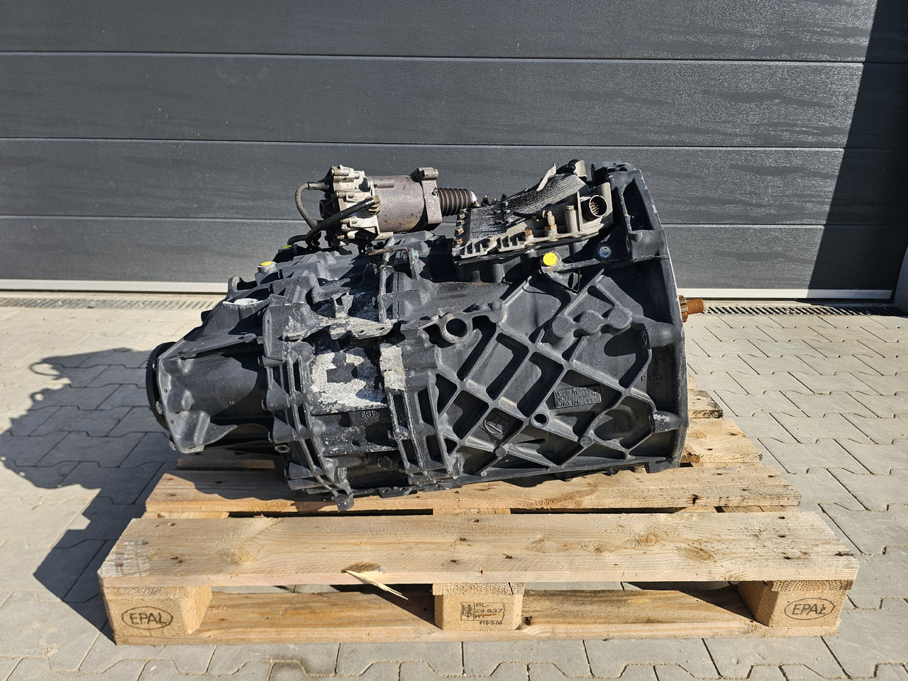 MAN TGX TGS / ZF ASTRONIC 12AS2130TD / COMPLETE - Versnellingsbak: afbeelding 2 MAN TGX TGS / ZF ASTRONIC 12AS2130TD / COMPLETE - Versnellingsbak: afbeelding 2