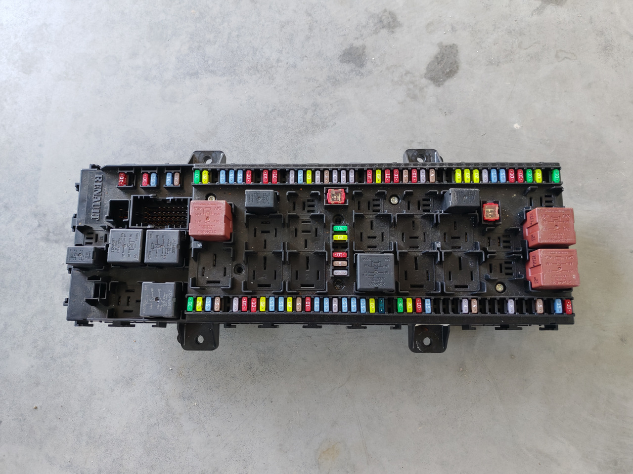 RENAULT RANGE T / FUSE BOX / 21939524 P02 - Zekeringkast: afbeelding 2 RENAULT RANGE T / FUSE BOX / 21939524 P02 - Zekeringkast: afbeelding 2