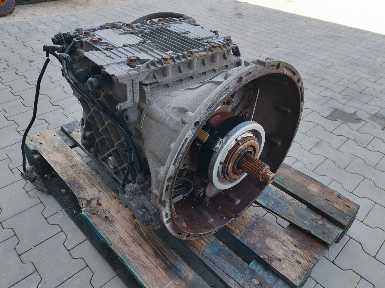 RENAULT VOLVO / AT2412D I-SHIFT / COMPLETE GEARBOX - Versnellingsbak: afbeelding 3 RENAULT VOLVO / AT2412D I-SHIFT / COMPLETE GEARBOX - Versnellingsbak: afbeelding 3