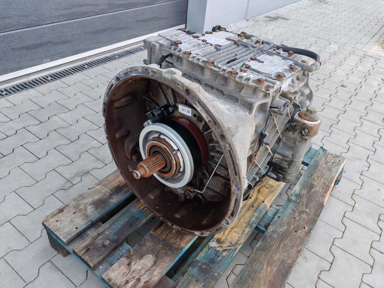 RENAULT VOLVO / AT2412D I-SHIFT / COMPLETE GEARBOX - Versnellingsbak: afbeelding 2 RENAULT VOLVO / AT2412D I-SHIFT / COMPLETE GEARBOX - Versnellingsbak: afbeelding 2