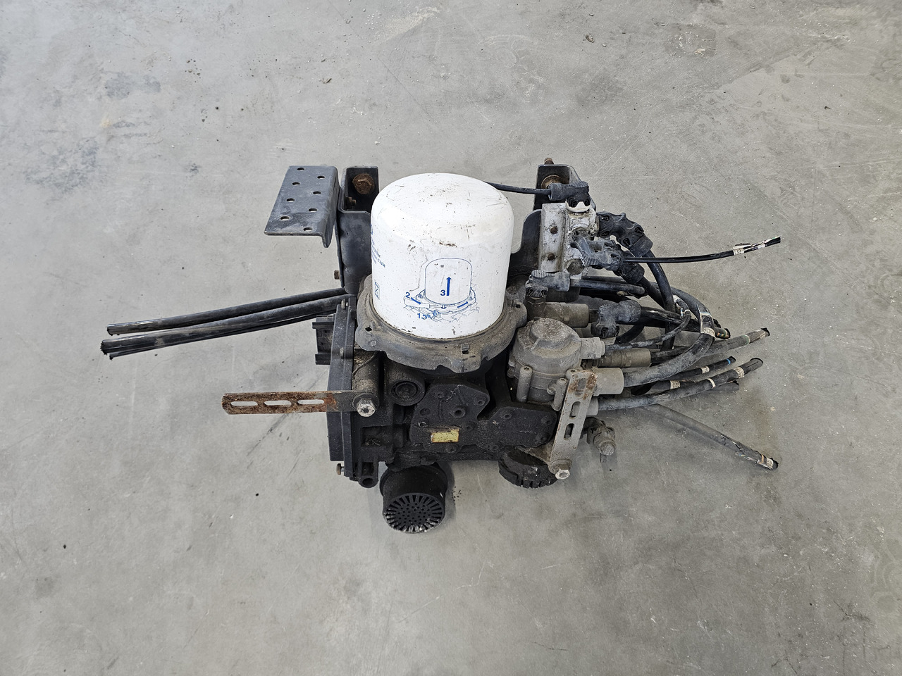 VOLVO FH4 FM4 EURO 6 / AIR DRYIER / EL2501 / 22358797 - Remventiel: afbeelding 2 VOLVO FH4 FM4 EURO 6 / AIR DRYIER / EL2501 / 22358797 - Remventiel: afbeelding 2