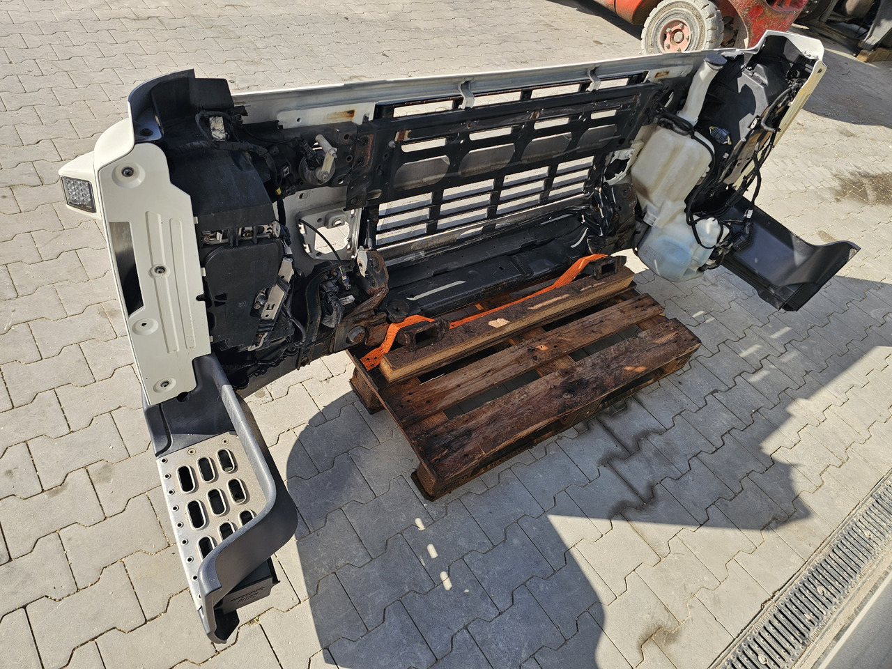 VOLVO FM3 EUR0 5 / COMPLETE BUMPER - Bumper: afbeelding 4 VOLVO FM3 EUR0 5 / COMPLETE BUMPER - Bumper: afbeelding 4