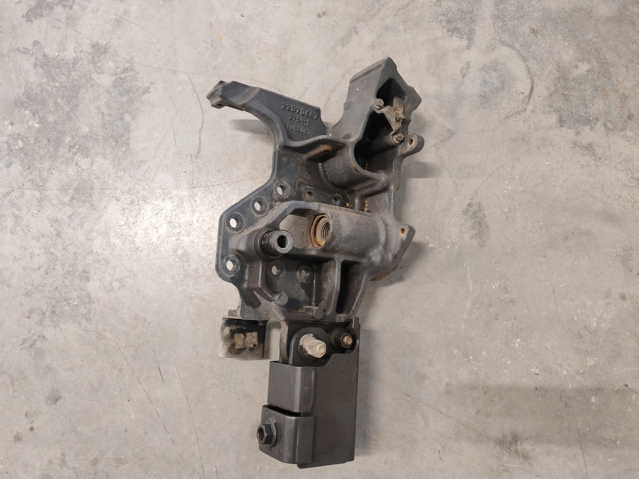 VOLVO FM5 EURO 6 / CABIN SUNSPENSION BRACKET / 22870647 / RIGHT - Frame/ Chassis: afbeelding 2 VOLVO FM5 EURO 6 / CABIN SUNSPENSION BRACKET / 22870647 / RIGHT - Frame/ Chassis: afbeelding 2