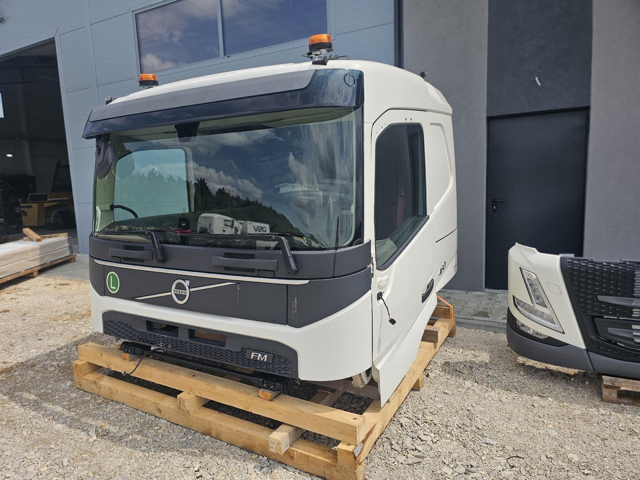 VOLVO FM5 LOW ROOF / L2 H1 / COMPLETE CAB / 2022 - Cabine: afbeelding 1 VOLVO FM5 LOW ROOF / L2 H1 / COMPLETE CAB / 2022 - Cabine: afbeelding 1