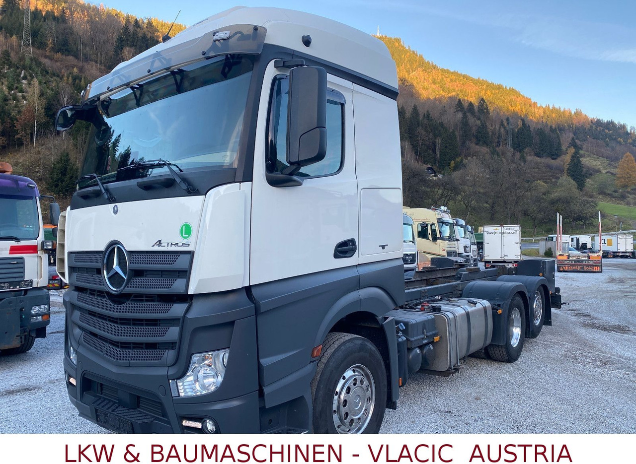 Mercedes-Benz Actros 963-0-C - Tankwagen: afbeelding 1 Mercedes-Benz Actros 963-0-C - Tankwagen: afbeelding 1
