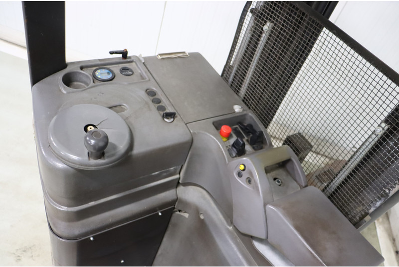 Nissan AJN160 - Reach truck: afbeelding 2 Nissan AJN160 - Reach truck: afbeelding 2